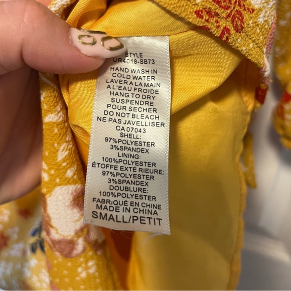 Yellow flower romper - Picture 5 of 6